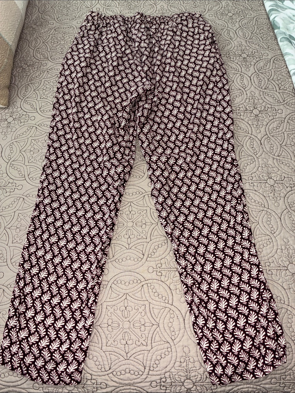 H&M NWOT Women’s Printed Maroon & White Pull-On Pants With 2 Side Pockets Size 8 - Picture 11 of 12